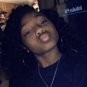 Meet your Posher, Adja